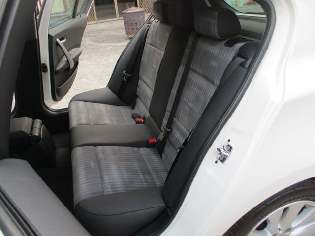 進口優質代步車~讓您輕鬆入主百萬車款~HID頭燈~按鈕式發車~定速巡航~ABS煞車輔助系統~8顆安全氣囊~多功能方向盤~  第5張相片