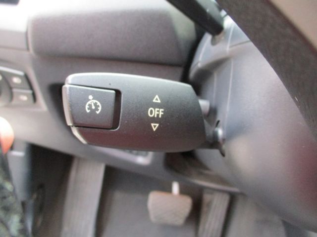 進口優質代步車~讓您輕鬆入主百萬車款~HID頭燈~按鈕式發車~定速巡航~ABS煞車輔助系統~8顆安全氣囊~多功能方向盤~  第8張相片