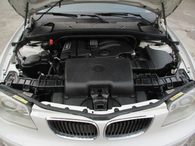 進口優質代步車~讓您輕鬆入主百萬車款~HID頭燈~按鈕式發車~定速巡航~ABS煞車輔助系統~8顆安全氣囊~多功能方向盤~  第10張相片