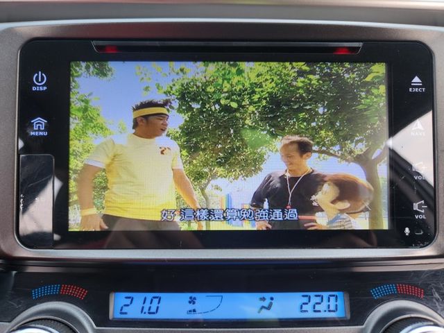 摸門免鑰匙啟動~定速巡航~電動座椅~衛星導航~倒車影像~數位電視~DVD~電動座椅~雙區恆溫空調~ABS煞車輔助系統~  第12張相片