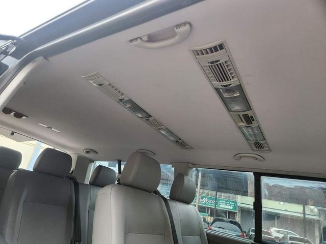 T5 CARAVELLE 長軸 9人座 2.0TDI 14年式9人座商旅車～七速變速箱～衛星導航～倒車影像～多合一安卓  第7張相片