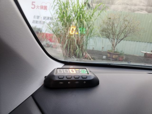 頂級版~全車原漆~原廠大包~數位電視~倒車影像~藍芽通訊~安全氣囊~ABS~後座冷氣出風口~0頭款交車~讓您輕鬆貸回家~  第7張相片