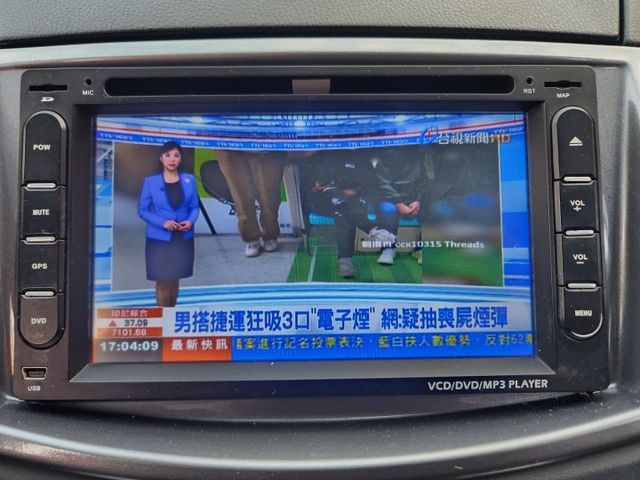 頂級版~全車原漆~原廠大包~數位電視~倒車影像~藍芽通訊~安全氣囊~ABS~後座冷氣出風口~0頭款交車~讓您輕鬆貸回家~  第8張相片