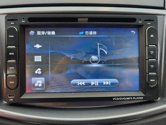 頂級版~全車原漆~原廠大包~數位電視~倒車影像~藍芽通訊~安全氣囊~ABS~後座冷氣出風口~0頭款交車~讓您輕鬆貸回家~  第10張相片
