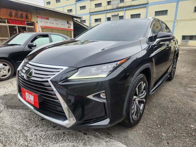 天窗版~渦輪增壓器~LED頭燈~HUD抬頭顯示器~免鑰匙~ACC跟車系統~車道偏離警示系統~雙前冷熱電動椅~記憶電動椅~  第1張相片