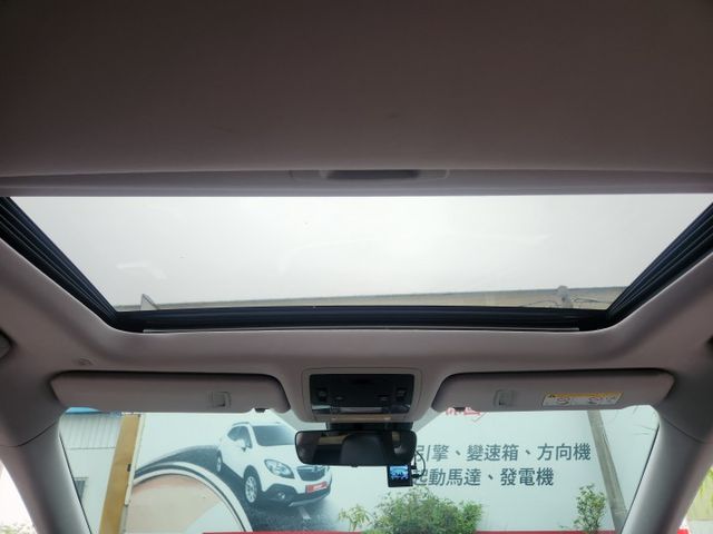 天窗版~渦輪增壓器~LED頭燈~HUD抬頭顯示器~免鑰匙~ACC跟車系統~車道偏離警示系統~雙前冷熱電動椅~記憶電動椅~  第6張相片