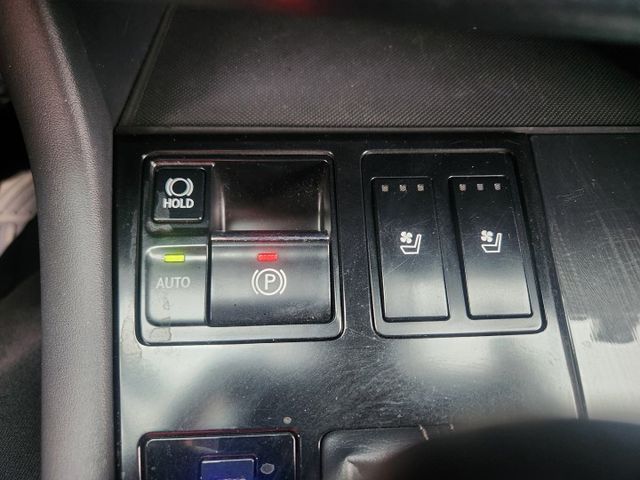 天窗版~渦輪增壓器~LED頭燈~HUD抬頭顯示器~免鑰匙~ACC跟車系統~車道偏離警示系統~雙前冷熱電動椅~記憶電動椅~  第10張相片