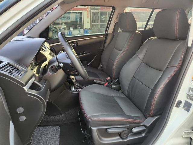 日系進口小車~0頭款交車~讓您輕鬆貸回家~免鑰匙啟動~定速巡航~恆溫空調~安全氣囊~ABS煞車輔助系統~後座分離傾倒~  第3張相片