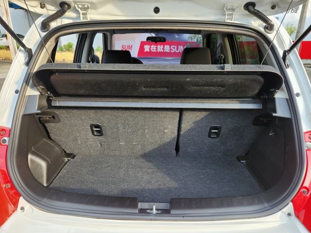 日系進口小車~0頭款交車~讓您輕鬆貸回家~免鑰匙啟動~定速巡航~恆溫空調~安全氣囊~ABS煞車輔助系統~後座分離傾倒~  第9張相片