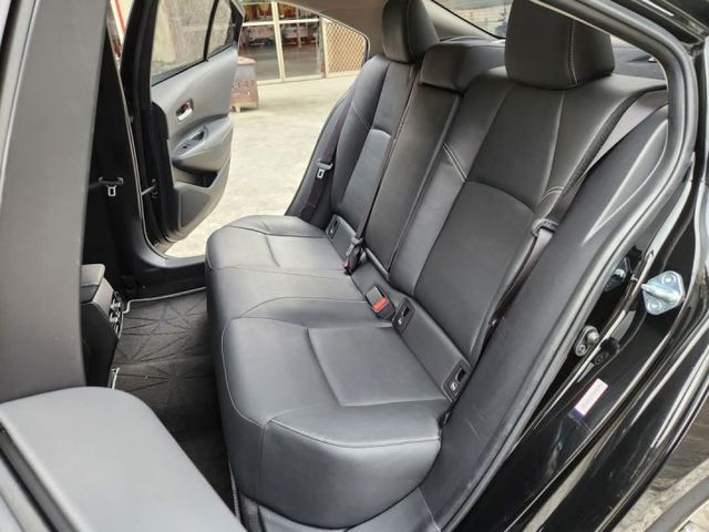 原廠保養只跑4萬豪華版~ACC跟車系統~AEB自動緊急煞車系統~車道偏移警示系統~胎壓監控~恆溫空調~ABS煞車輔助系統  第5張相片