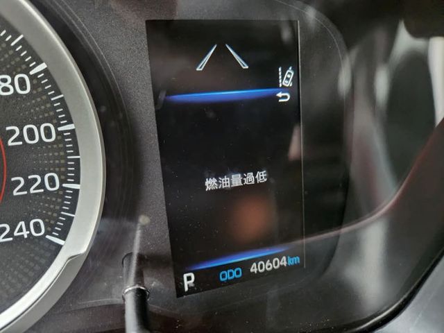 原廠保養只跑4萬豪華版~ACC跟車系統~AEB自動緊急煞車系統~車道偏移警示系統~胎壓監控~恆溫空調~ABS煞車輔助系統  第7張相片