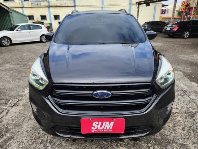 1.5渦輪增壓器~全景式天窗~摸門免鑰匙~盲點~胎壓~定速巡航~雙區恆溫~倒車影像~藍芽通訊~電子手煞車~ABS循跡防滑  第3張相片