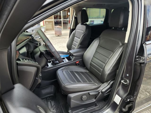 1.5渦輪增壓器~全景式天窗~摸門免鑰匙~盲點~胎壓~定速巡航~雙區恆溫~倒車影像~藍芽通訊~電子手煞車~ABS循跡防滑  第4張相片