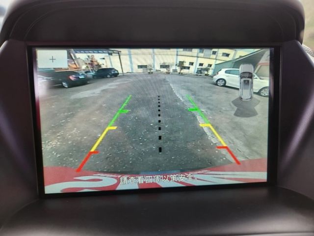 1.5渦輪增壓器~全景式天窗~摸門免鑰匙~盲點~胎壓~定速巡航~雙區恆溫~倒車影像~藍芽通訊~電子手煞車~ABS循跡防滑  第7張相片