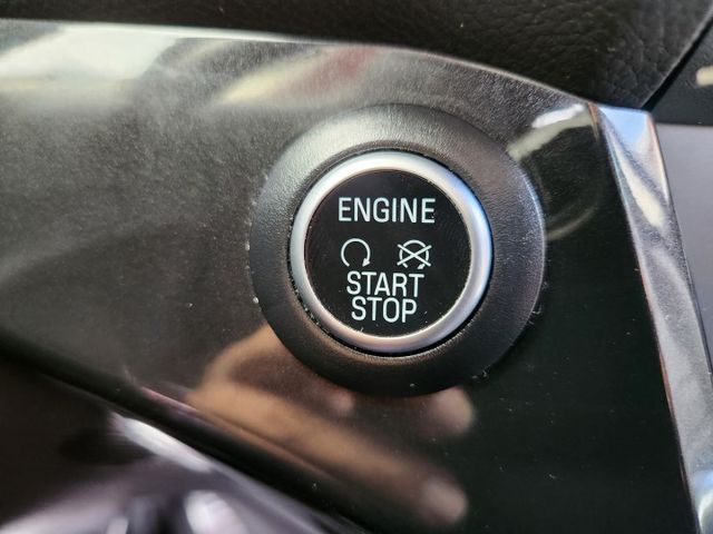 1.5渦輪增壓器~全景式天窗~摸門免鑰匙~盲點~胎壓~定速巡航~雙區恆溫~倒車影像~藍芽通訊~電子手煞車~ABS循跡防滑  第9張相片