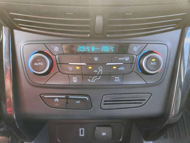 1.5渦輪增壓器~全景式天窗~摸門免鑰匙~盲點~胎壓~定速巡航~雙區恆溫~倒車影像~藍芽通訊~電子手煞車~ABS循跡防滑  第13張相片