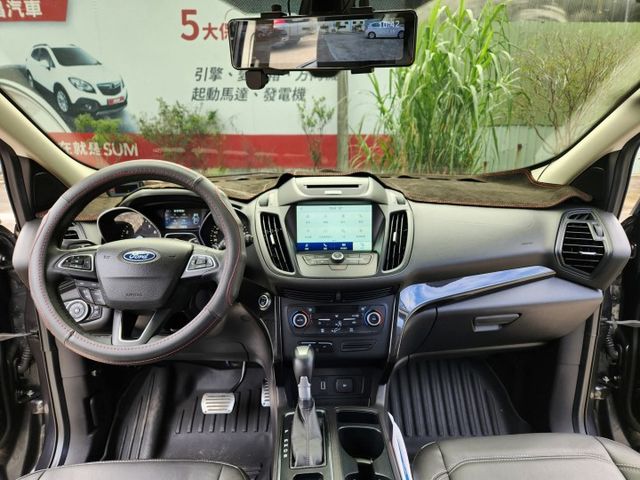 1.5渦輪增壓器~全景式天窗~摸門免鑰匙~盲點~胎壓~定速巡航~雙區恆溫~倒車影像~藍芽通訊~電子手煞車~ABS循跡防滑  第15張相片