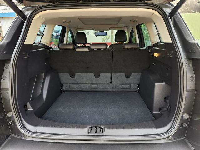 1.5渦輪增壓器~全景式天窗~摸門免鑰匙~盲點~胎壓~定速巡航~雙區恆溫~倒車影像~藍芽通訊~電子手煞車~ABS循跡防滑  第16張相片