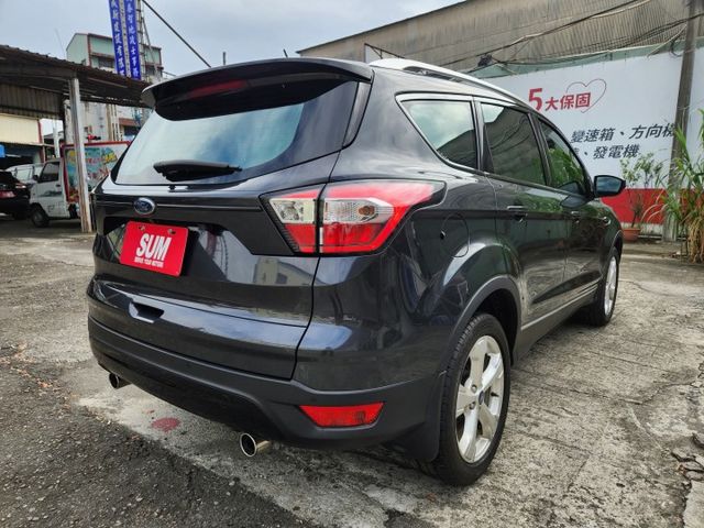 1.5渦輪增壓器~全景式天窗~摸門免鑰匙~盲點~胎壓~定速巡航~雙區恆溫~倒車影像~藍芽通訊~電子手煞車~ABS循跡防滑  第19張相片