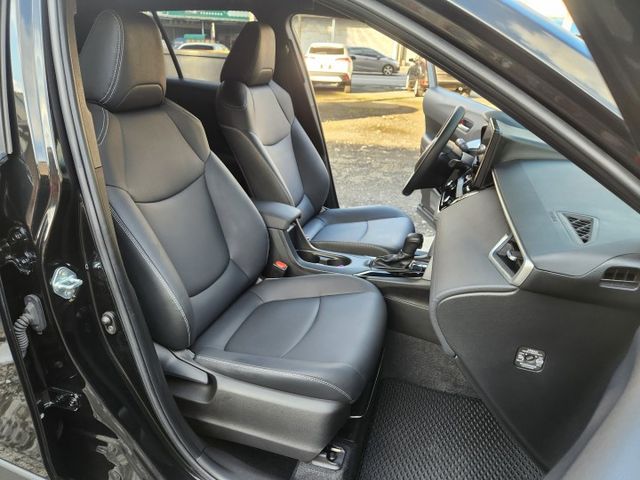 全車原漆原版件～原廠保養~新車保固中~摸門免鑰匙~藍芽通訊~ACC跟車系統~AEB自動緊急煞車系統~車道維持系統~  第4張相片