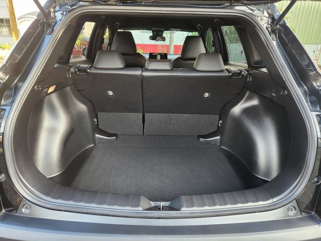 全車原漆原版件～原廠保養~新車保固中~摸門免鑰匙~藍芽通訊~ACC跟車系統~AEB自動緊急煞車系統~車道維持系統~  第11張相片