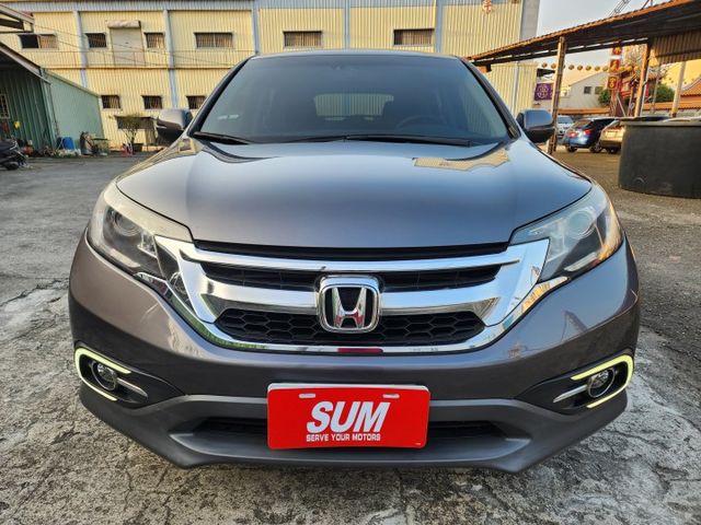 天窗版~原廠保養~方向盤換檔快撥片~衛星導航~倒車影像~藍芽通訊~HID頭燈~定速巡航~雙區恆溫空調~ABS系統~  第2張相片