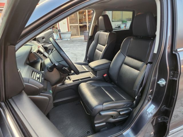 天窗版~原廠保養~方向盤換檔快撥片~衛星導航~倒車影像~藍芽通訊~HID頭燈~定速巡航~雙區恆溫空調~ABS系統~  第3張相片