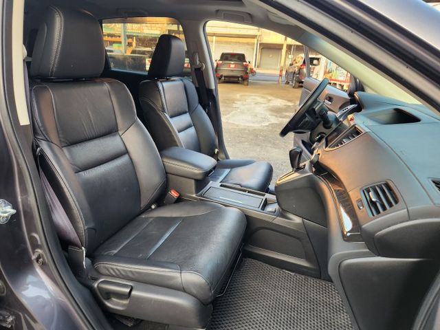 天窗版~原廠保養~方向盤換檔快撥片~衛星導航~倒車影像~藍芽通訊~HID頭燈~定速巡航~雙區恆溫空調~ABS系統~  第4張相片