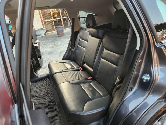 天窗版~原廠保養~方向盤換檔快撥片~衛星導航~倒車影像~藍芽通訊~HID頭燈~定速巡航~雙區恆溫空調~ABS系統~  第5張相片