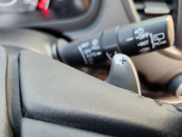 天窗版~原廠保養~方向盤換檔快撥片~衛星導航~倒車影像~藍芽通訊~HID頭燈~定速巡航~雙區恆溫空調~ABS系統~  第7張相片