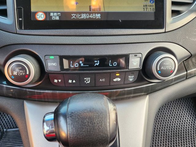天窗版~原廠保養~方向盤換檔快撥片~衛星導航~倒車影像~藍芽通訊~HID頭燈~定速巡航~雙區恆溫空調~ABS系統~  第11張相片