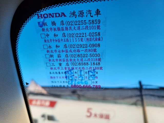 天窗版~原廠保養~方向盤換檔快撥片~衛星導航~倒車影像~藍芽通訊~HID頭燈~定速巡航~雙區恆溫空調~ABS系統~  第13張相片