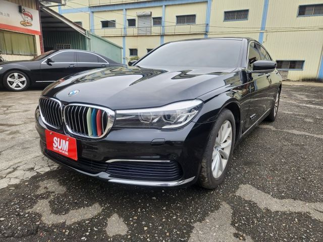 G11~16年式車款~LED頭燈~HUD抬頭顯示器~摸門免鑰匙啟動~電動記憶椅~冷熱通風椅~衛星導航~環景倒車影像~  第1張相片