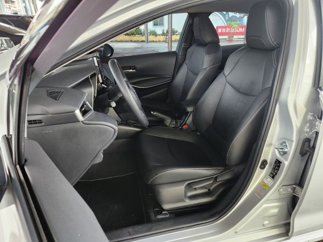 摸門免鑰匙啟動~ACC跟車系統~盲點偵測系統~AEB自動緊急煞車系統~車道偏離警示系統~胎壓監控~恆溫~原廠保養～  第3張相片