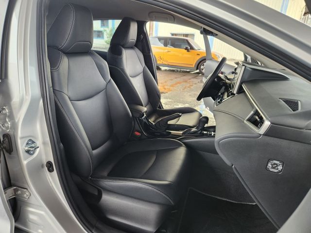 摸門免鑰匙啟動~ACC跟車系統~盲點偵測系統~AEB自動緊急煞車系統~車道偏離警示系統~胎壓監控~恆溫~原廠保養～  第4張相片