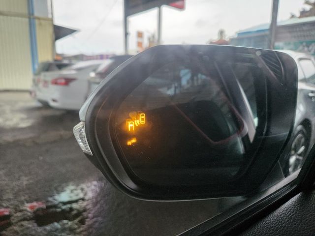 摸門免鑰匙啟動~ACC跟車系統~盲點偵測系統~AEB自動緊急煞車系統~車道偏離警示系統~胎壓監控~恆溫~原廠保養～  第7張相片