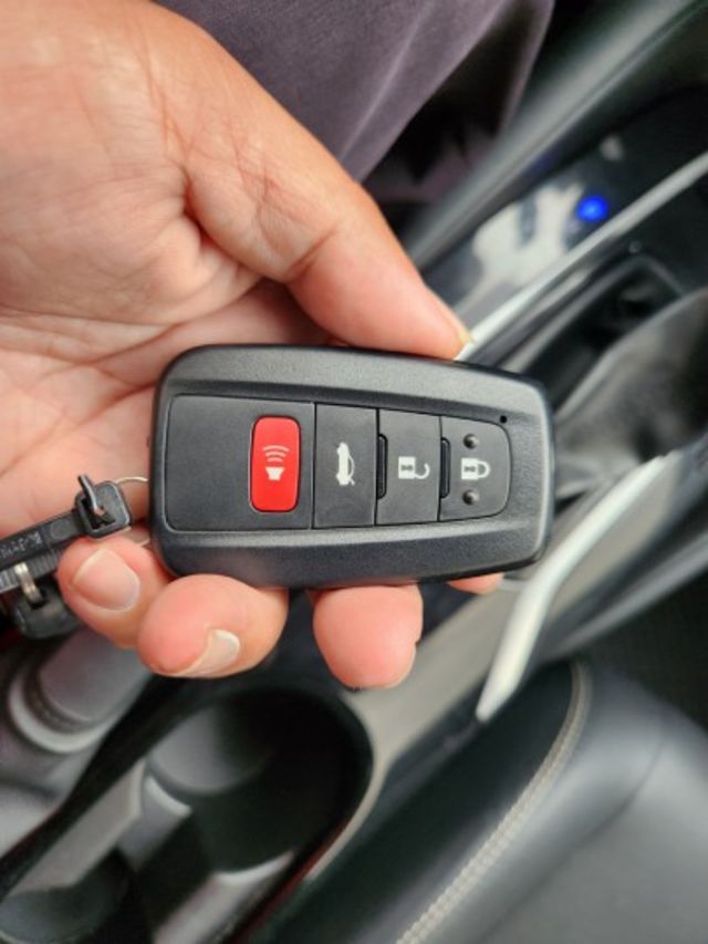 摸門免鑰匙啟動~ACC跟車系統~盲點偵測系統~AEB自動緊急煞車系統~車道偏離警示系統~胎壓監控~恆溫~原廠保養～  第7張相片