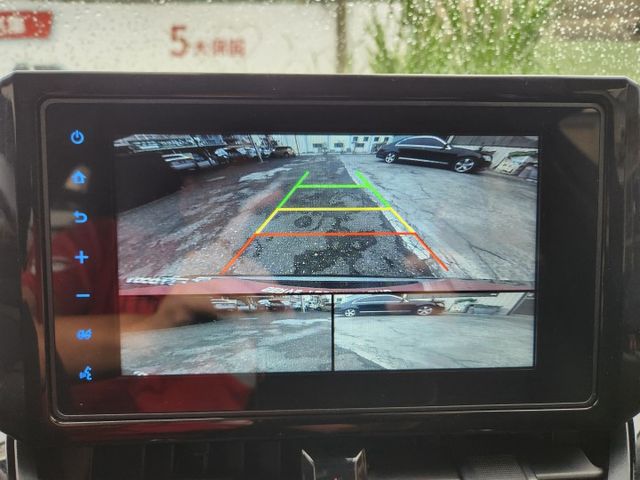 摸門免鑰匙啟動~ACC跟車系統~盲點偵測系統~AEB自動緊急煞車系統~車道偏離警示系統~胎壓監控~恆溫~原廠保養～  第8張相片