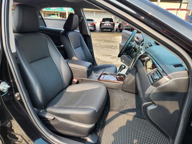 摸門免鑰匙啟動~定速巡航~電動椅~雙區恆溫空調~抬頭顯示器~安全氣囊~ABS煞車輔助系統~0頭款交車~讓您輕鬆貸回家~  第3張相片