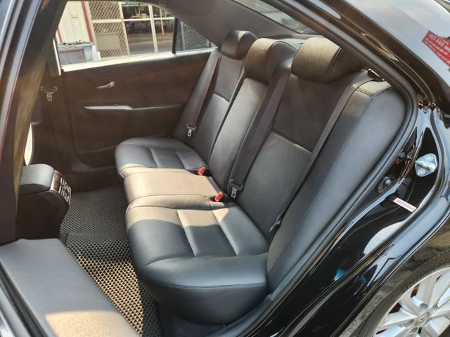 摸門免鑰匙啟動~定速巡航~電動椅~雙區恆溫空調~抬頭顯示器~安全氣囊~ABS煞車輔助系統~0頭款交車~讓您輕鬆貸回家~  第4張相片