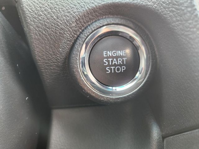 摸門免鑰匙啟動~定速巡航~電動椅~雙區恆溫空調~抬頭顯示器~安全氣囊~ABS煞車輔助系統~0頭款交車~讓您輕鬆貸回家~  第5張相片