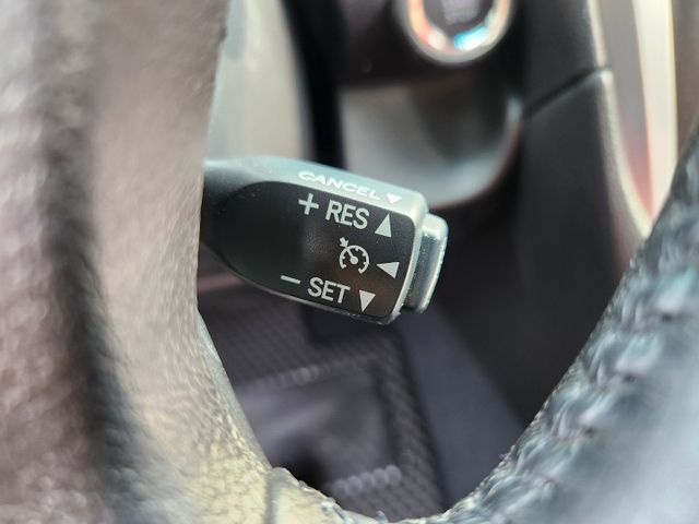 摸門免鑰匙啟動~定速巡航~電動椅~雙區恆溫空調~抬頭顯示器~安全氣囊~ABS煞車輔助系統~0頭款交車~讓您輕鬆貸回家~  第6張相片