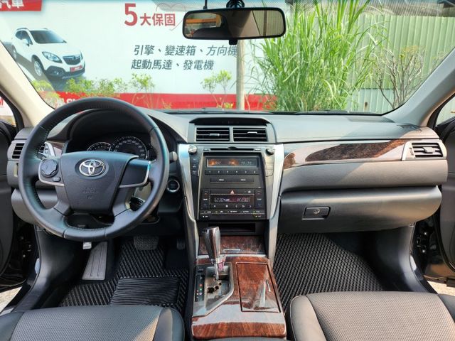 摸門免鑰匙啟動~定速巡航~電動椅~雙區恆溫空調~抬頭顯示器~安全氣囊~ABS煞車輔助系統~0頭款交車~讓您輕鬆貸回家~  第7張相片