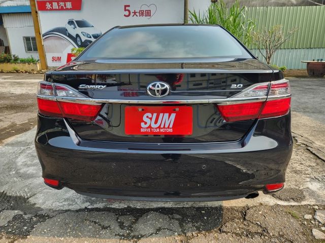 摸門免鑰匙啟動~定速巡航~電動椅~雙區恆溫空調~抬頭顯示器~安全氣囊~ABS煞車輔助系統~0頭款交車~讓您輕鬆貸回家~  第10張相片