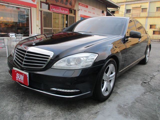 S350總代理~豪華坐駕~雙電動記憶椅~摸門免鑰匙~HID頭燈~方向盤換檔快撥片~衛星導航~倒車影像~老闆代步座駕~  第1張相片
