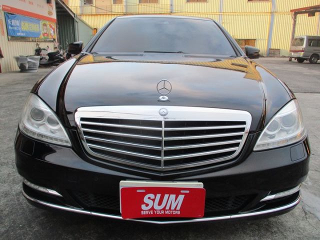 S350總代理~豪華坐駕~雙電動記憶椅~摸門免鑰匙~HID頭燈~方向盤換檔快撥片~衛星導航~倒車影像~老闆代步座駕~  第2張相片