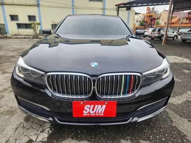 G11~16年式車款~LED頭燈~HUD抬頭顯示器~摸門免鑰匙啟動~電動記憶椅~冷熱通風椅~衛星導航~環景倒車影像~  第3張相片