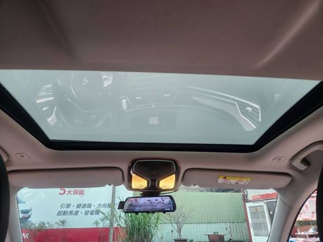G11~16年式車款~LED頭燈~HUD抬頭顯示器~摸門免鑰匙啟動~電動記憶椅~冷熱通風椅~衛星導航~環景倒車影像~  第9張相片