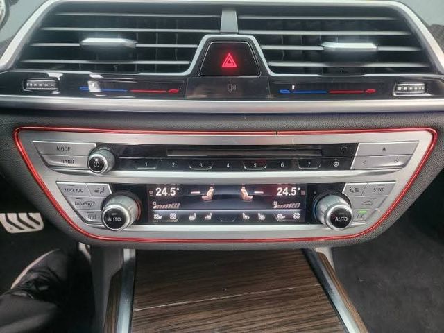 G11~16年式車款~LED頭燈~HUD抬頭顯示器~摸門免鑰匙啟動~電動記憶椅~冷熱通風椅~衛星導航~環景倒車影像~  第14張相片