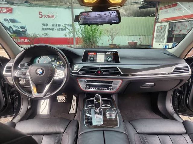 G11~16年式車款~LED頭燈~HUD抬頭顯示器~摸門免鑰匙啟動~電動記憶椅~冷熱通風椅~衛星導航~環景倒車影像~  第15張相片